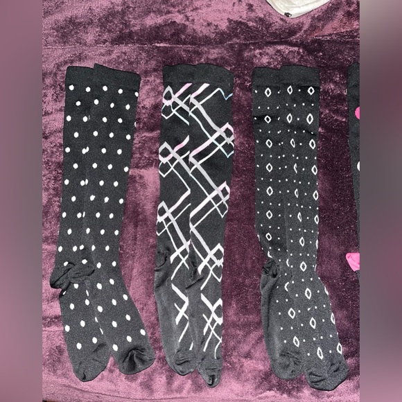 7 Pairs of Patterned Compression Socks - Picture 2 of 6